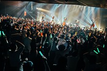 PIGGSのライブの様子。