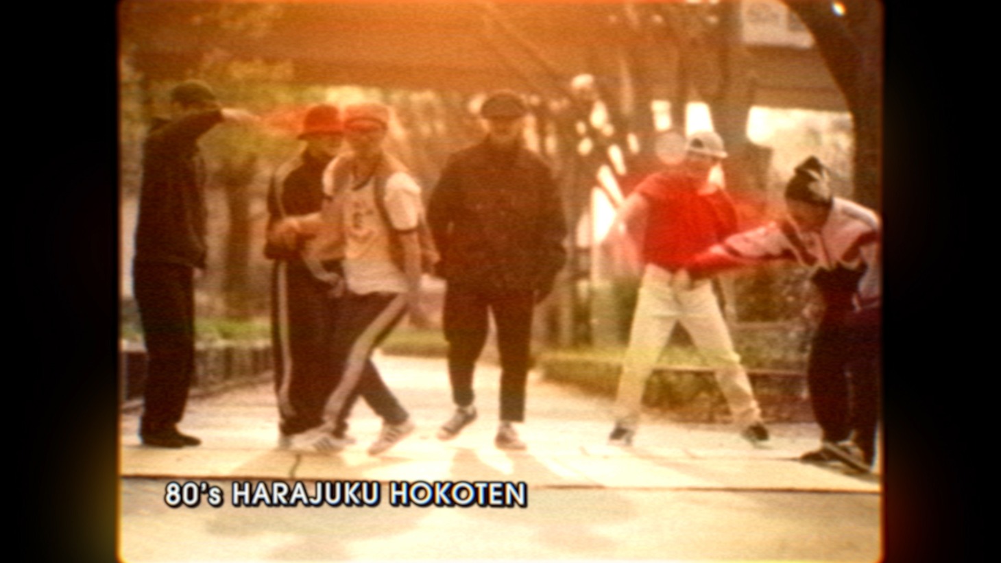 「NEXT HI-FIVE」より。