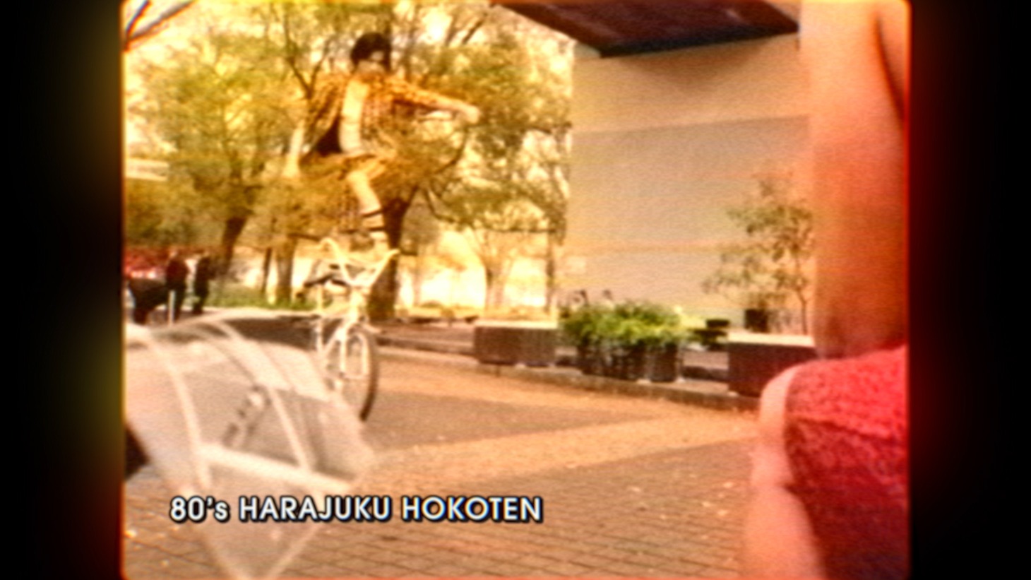 「NEXT HI-FIVE」より。