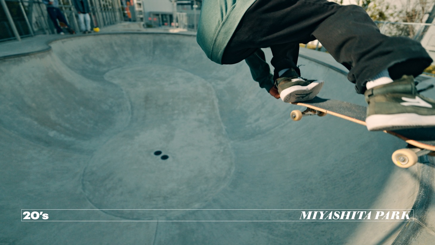 「NEXT HI-FIVE」より。