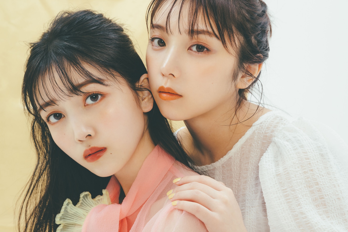 左から久保史緒里、与田祐希。