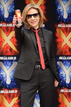 Yoshiki コカ コーラのタッグで リアルゴールド X Y 誕生 発表会でxポーズに続く Yポーズ も イベントレポート 写真18枚 音楽ナタリー