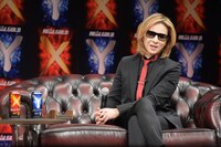 YOSHIKI（X JAPAN）。