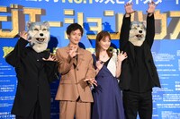 左からJean-Ken Johnny（MAN WITH A MISSION）、窪田正孝、本田翼、Kamikaze Boy（MAN WITH A MISSION）。