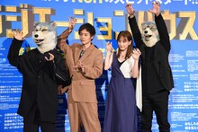 左からJean-Ken Johnny（MAN WITH A MISSION）、窪田正孝、本田翼、Kamikaze Boy（MAN WITH A MISSION）。