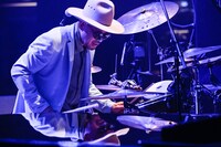 H ZETT KOU（Dr）（Photo by Yuta Ito）