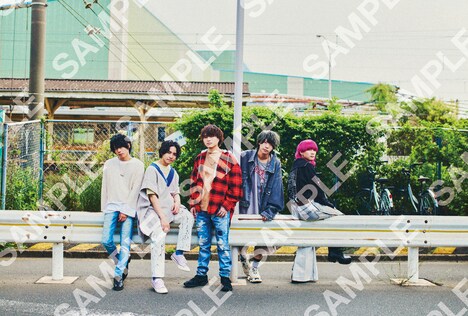 「別冊カドカワ 総力特集 Novelbright」HMV予約購入特典ポストカードB (c)SEIYA FUJII(W)