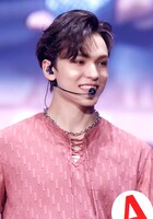 VERNON（SEVENTEEN）(c)PLEDIS Entertainment