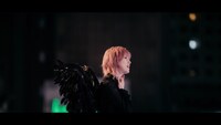 岡田奈々「壊さなきゃいけないもの」ミュージックビデオより。(c)AKB48/キングレコード