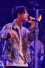 浪岡真太郎（Vo, G）（Photo by Yusuke Satou）