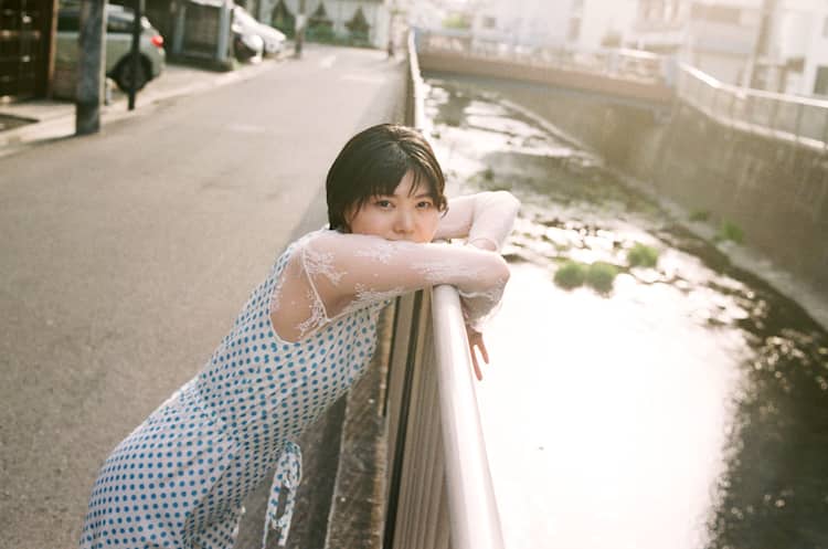 Negicco・Meguが猫のように自由に過ごす、さとうもかプロデュース曲の 