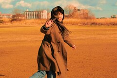 Momがニューアルバム発表、初回プレス分は数量限定で直筆サイン入り