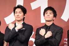 左からディーン・フジオカ、岩田剛典。