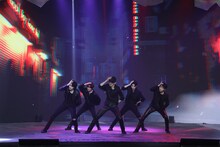 TOMORROW X TOGETHER (P)&(C) BIGHIT MUSIC