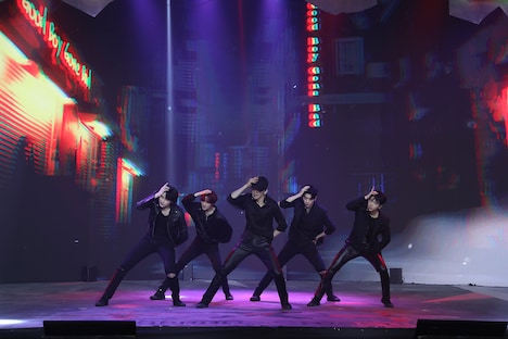 TOMORROW X TOGETHER (P)&(C) BIGHIT MUSIC