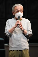 総合演出の河毛俊作。