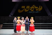 舞台挨拶の様子。