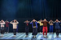 舞台「フラガール - dance for smile -」公開ゲネプロの様子。