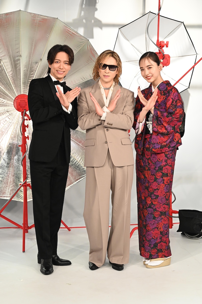 左から山崎育三郎、YOSHIKI(X JAPAN)、井桁弘恵。 (c)日本テレビ