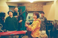 関取花とサポートメンバー。