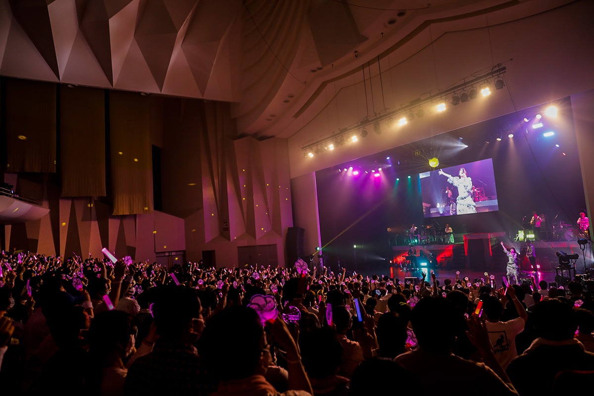 「HANAZAWA KANA Live 2022 "blossom"」東京公演の様子。（Photo by KOBA［Sketch］）