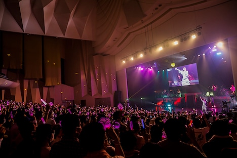 「HANAZAWA KANA Live 2022 "blossom"」東京公演の様子。（Photo by KOBA［Sketch］）