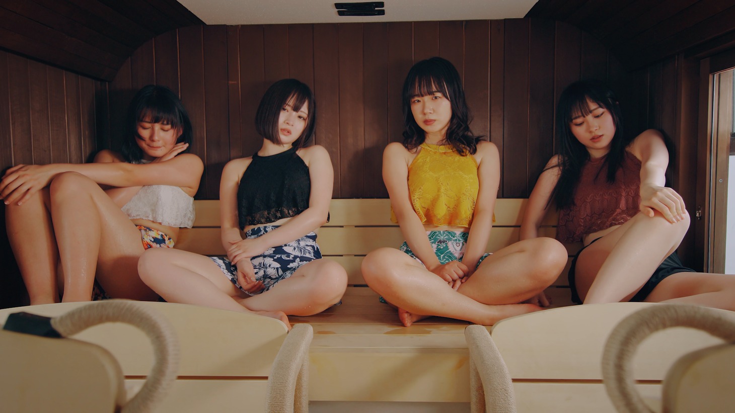 fishbowl「熱波」ミュージックビデオより。
