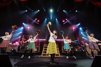 「堀江由衣 LIVE TOUR 2022 文学少女倶楽部II ～放課後リピート～」最終公演の様子。（撮影：草刈雅之）