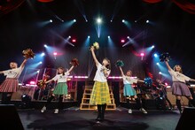 「堀江由衣 LIVE TOUR 2022 文学少女倶楽部II ～放課後リピート～」最終公演の様子。（撮影：草刈雅之）