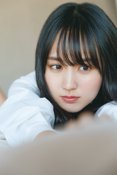 乃木坂46賀喜遥香1st写真集「まっさら」セブンネット版裏表紙カット。（撮影：菊地泰久）