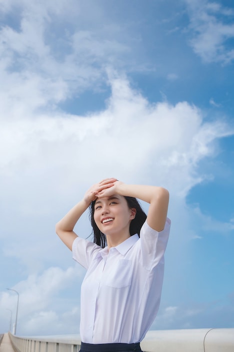 乃木坂46賀喜遥香1st写真集「まっさら」楽天版裏表紙カット。（撮影：菊地泰久）