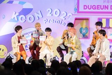 コンベンションエリアでトークを行うOCTPATH。 (c) CJ ENM Co., Ltd, All Rights Reserved