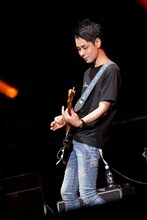 NAOTO（G）（撮影：平野タカシ）