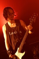 YOH（B）（撮影：平野タカシ）