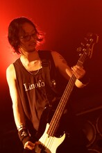 YOH（B）（撮影：平野タカシ）