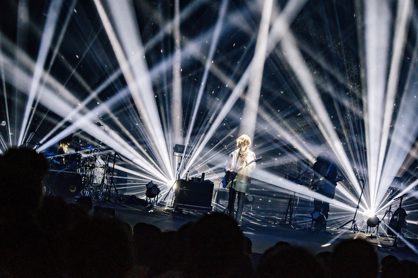 「須田景凪 LIVE 2022 “昼想夜夢”」東京・中野サンプラザホール公演の様子。（撮影：藤井拓）