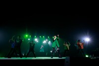 柿原徹也のパフォーマンスの様子。（撮影：草刈雅之）