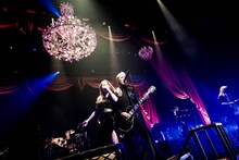 「吉川晃司 Premium Night "Guys and Dolls" presented by WOWOW『INVITATION』」の様子。（撮影：平野タカシ）