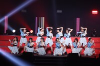 「つばきファクトリー CONCERT TOUR～PARADE 日本武道館スッペシャル～」の様子。