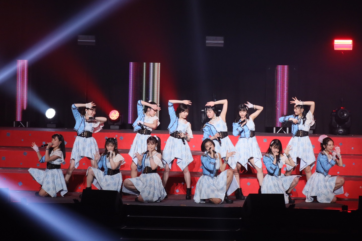 「つばきファクトリー CONCERT TOUR～PARADE 日本武道館スッペシャル～」の様子。