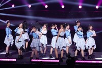 「つばきファクトリー CONCERT TOUR～PARADE 日本武道館スッペシャル～」の様子。