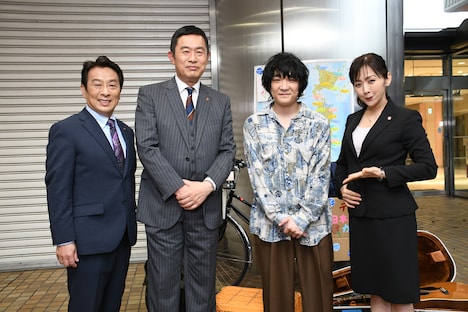 左から金田明夫、内藤剛志、石崎ひゅーい、斉藤由貴。(c)テレビ朝日
