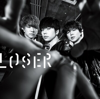 NEWS「LOSER / 三銃士」初回“LOSER”盤ジャケット