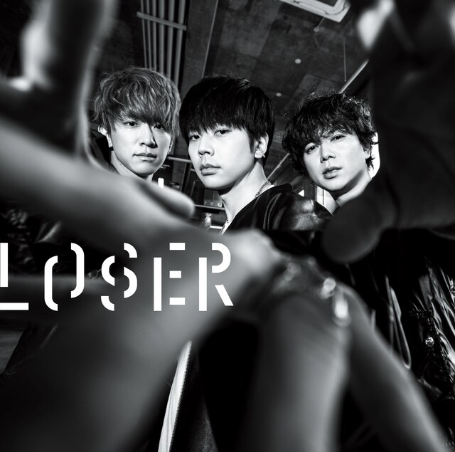 NEWS「LOSER / 三銃士」初回“LOSER”盤ジャケット