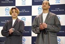 左から白濱亜嵐、関口メンディー。