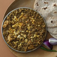 エッグ・チキン・タルカ（撮影：木寺紀雄）