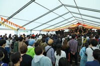 吉澤嘉代子（撮影：日隈天明、ハラエリ、ヤマモトハンナ）