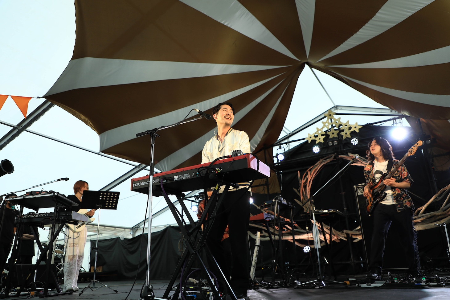 TENDRE（撮影：日隈天明、ハラエリ、ヤマモトハンナ）