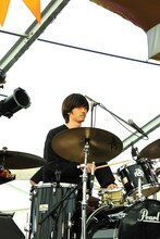 野元喬文（yonawo）（撮影：日隈天明、ハラエリ、ヤマモトハンナ）