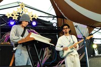 yonawoの田中慧と斉藤雄哉。（撮影：日隈天明、ハラエリ、ヤマモトハンナ）